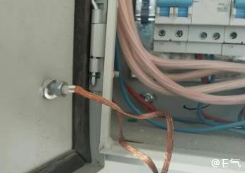 电控箱门与箱体跨接导线(PE 跨接线)4 个核心作用插图 image